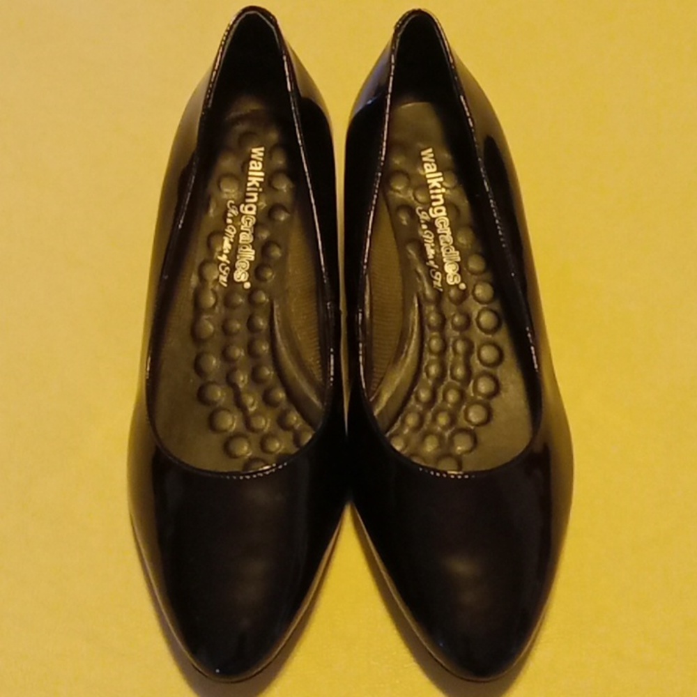 Walking cradles black patent leather 9.5W